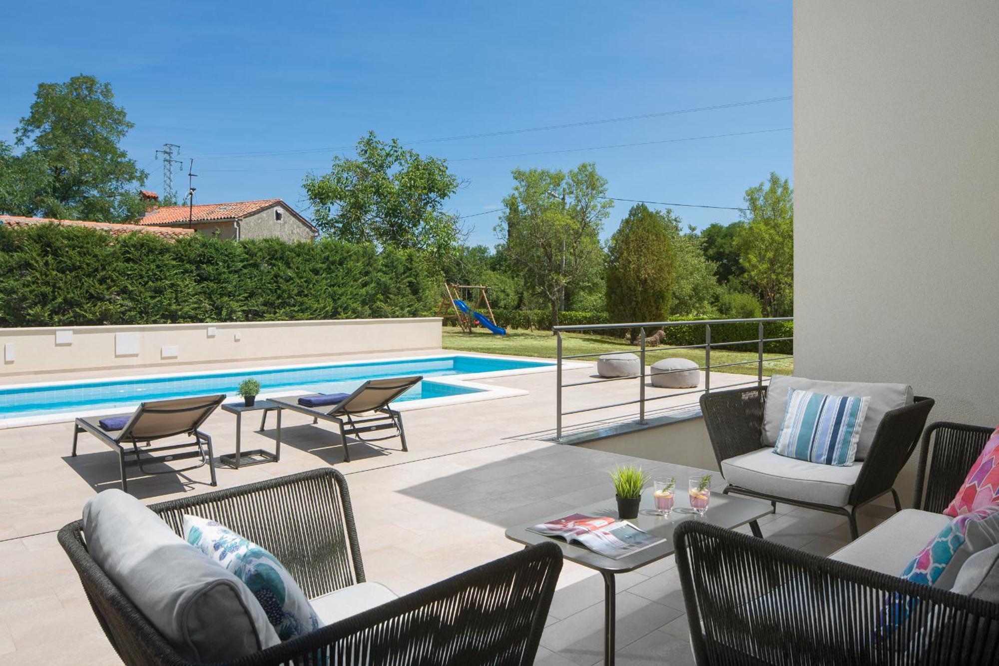 Villa Del Sol With Large Garden Perfect For Families 라빈 외부 사진