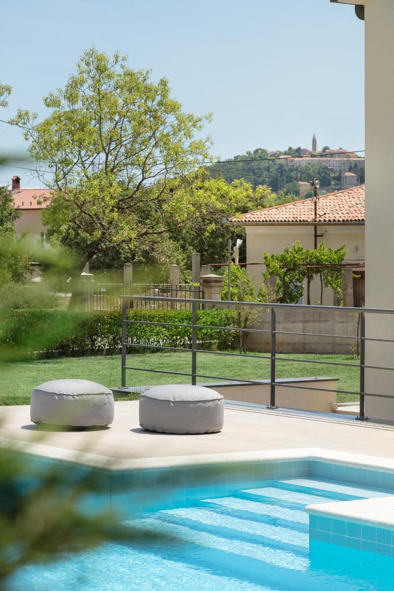 Villa Del Sol With Large Garden Perfect For Families 라빈 외부 사진