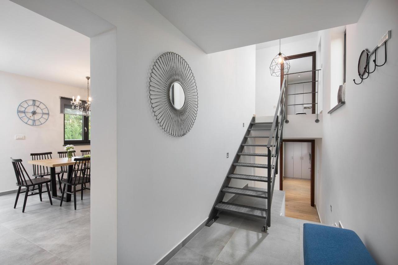 Villa Del Sol With Large Garden Perfect For Families 라빈 외부 사진